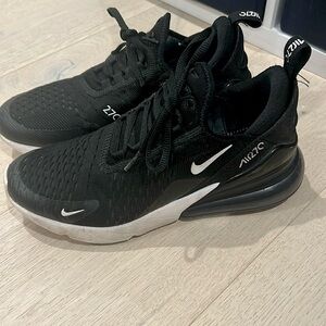 Nike kids black 270